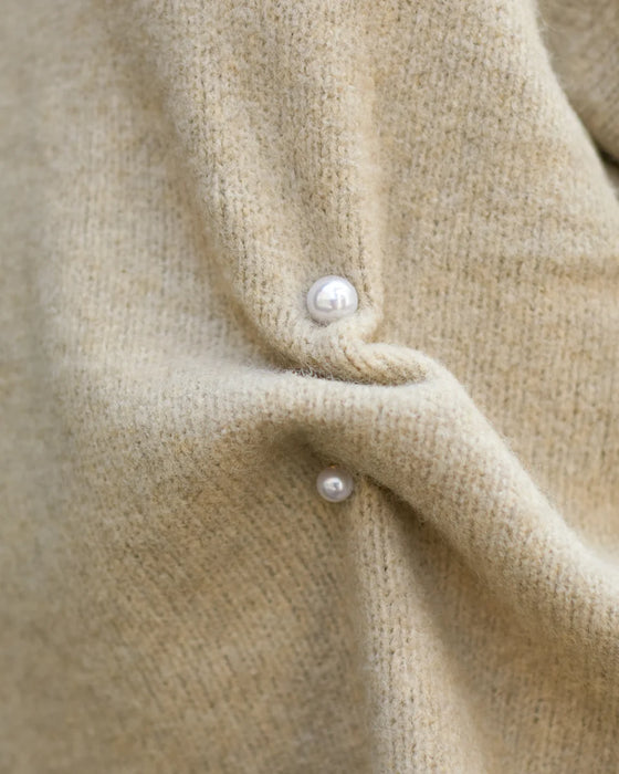 Chalk Pearl Brooch Pin