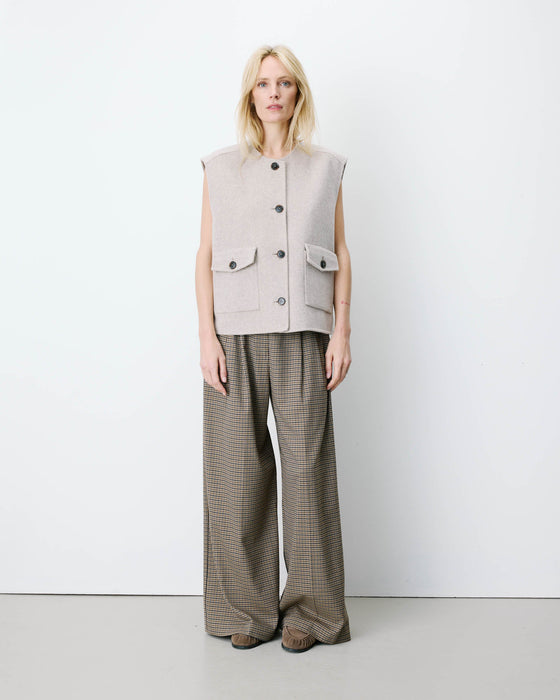 Grace & Mila Adagio Sleeveless Jacket