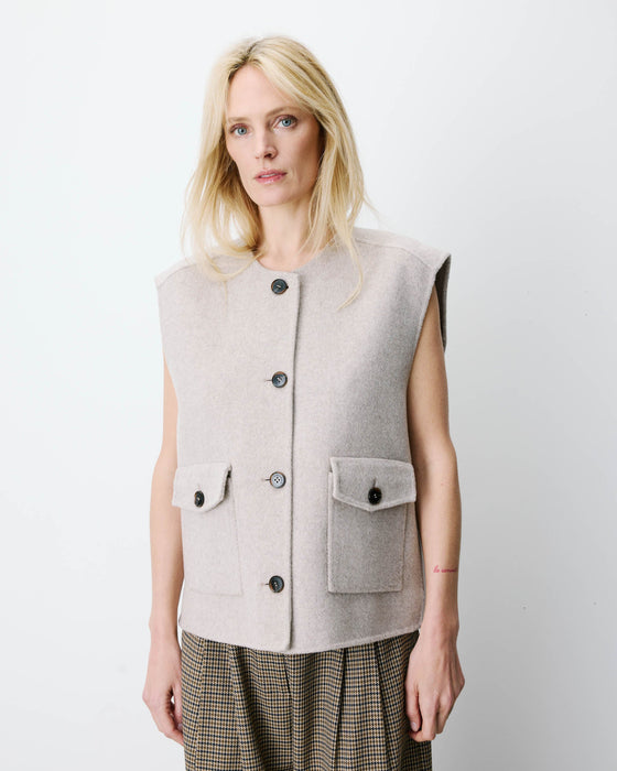 Grace & Mila Adagio Sleeveless Jacket
