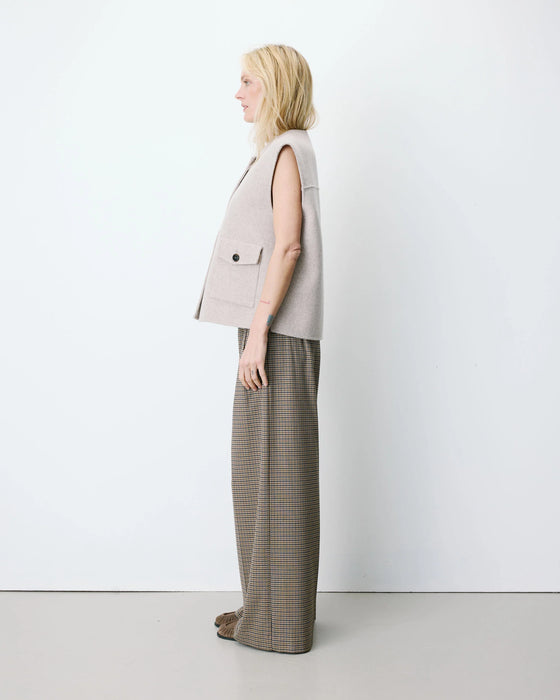 Grace & Mila Adagio Sleeveless Jacket