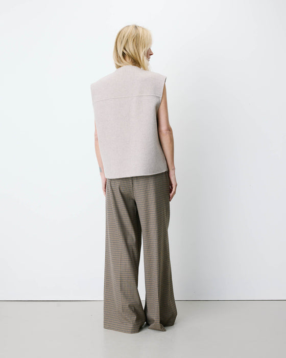 Grace & Mila Adagio Sleeveless Jacket