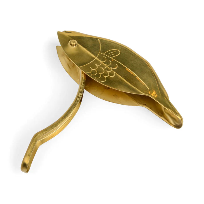 Here's How "the Stevie" Fish Citrus Juicer