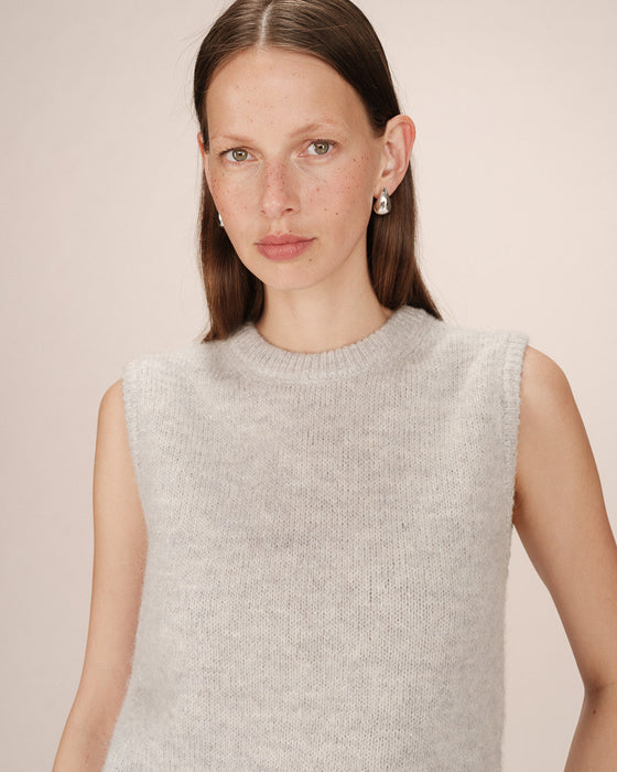 Grace & Mila Say Sleeveless Knit