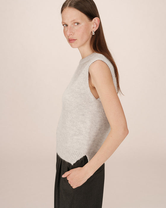 Grace & Mila Say Sleeveless Knit